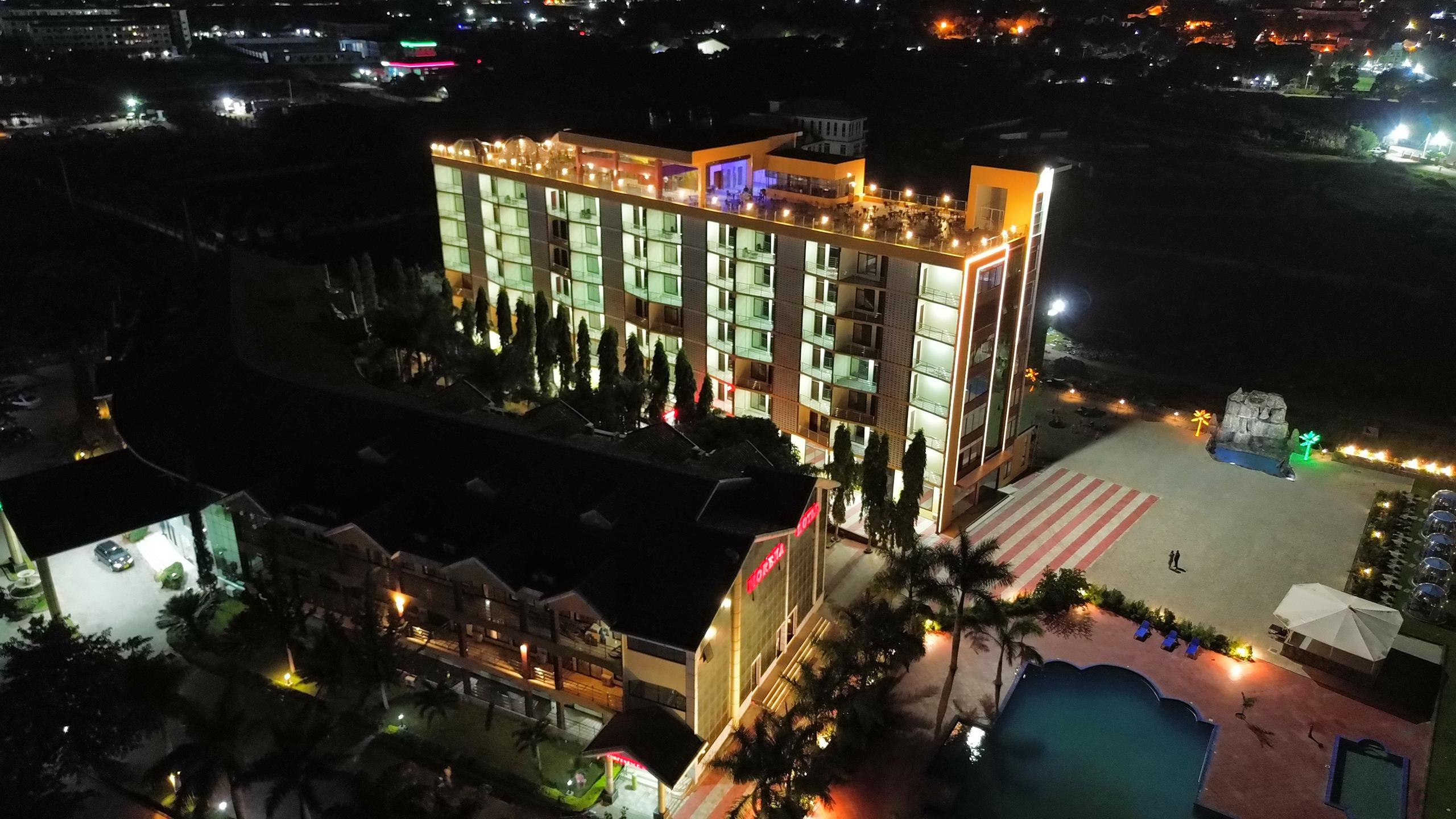Morena Hotel Night View